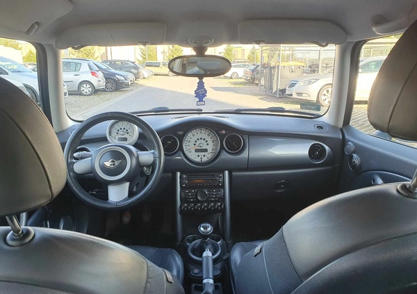 MINI Cooper cena 13500 przebieg: 242098, rok produkcji 2005 z Wałbrzych małe 56